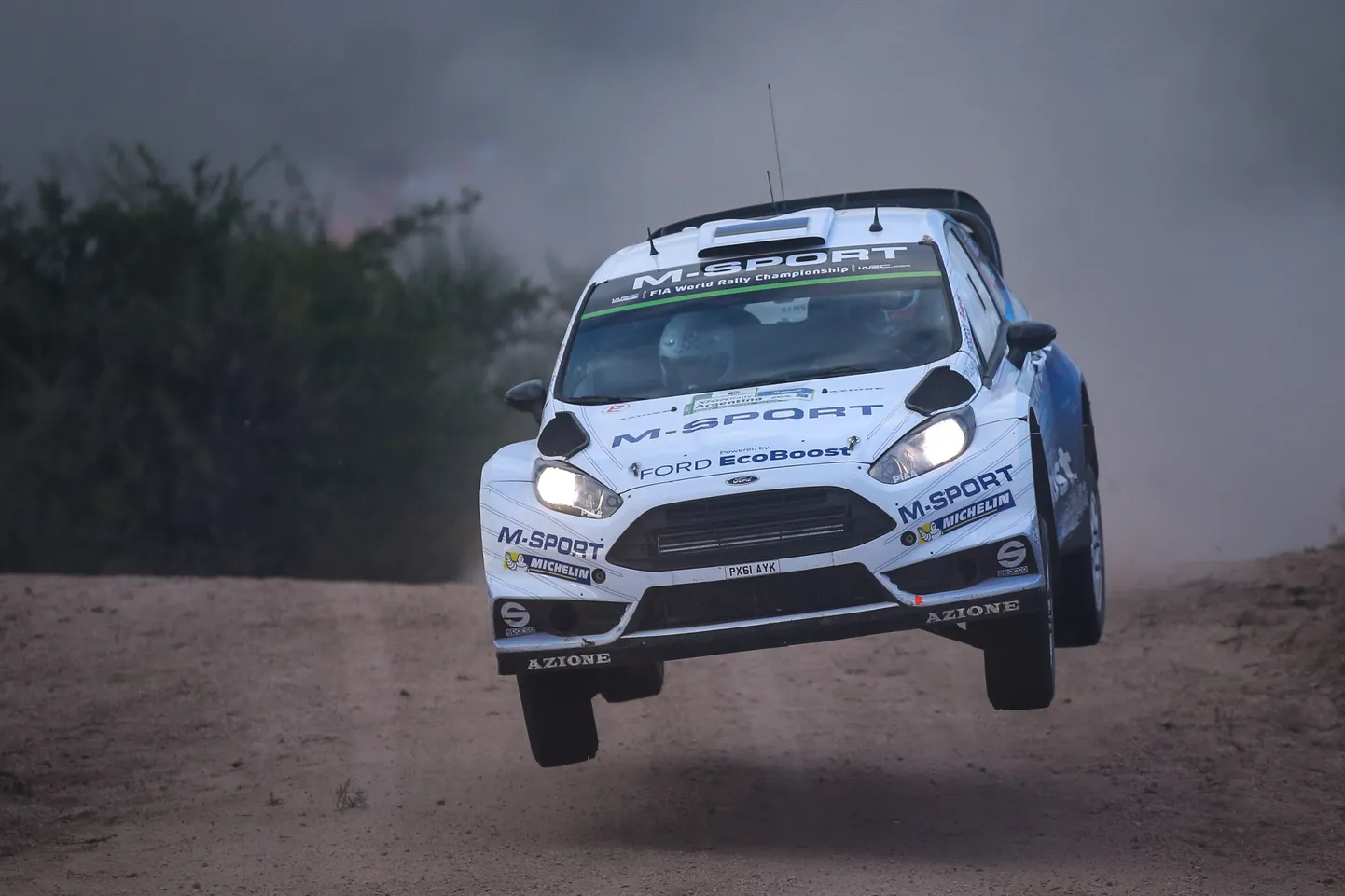 Ott Tänak sõitis 2015. aastal M-Spordi Ford Fiestaga järve põhja.