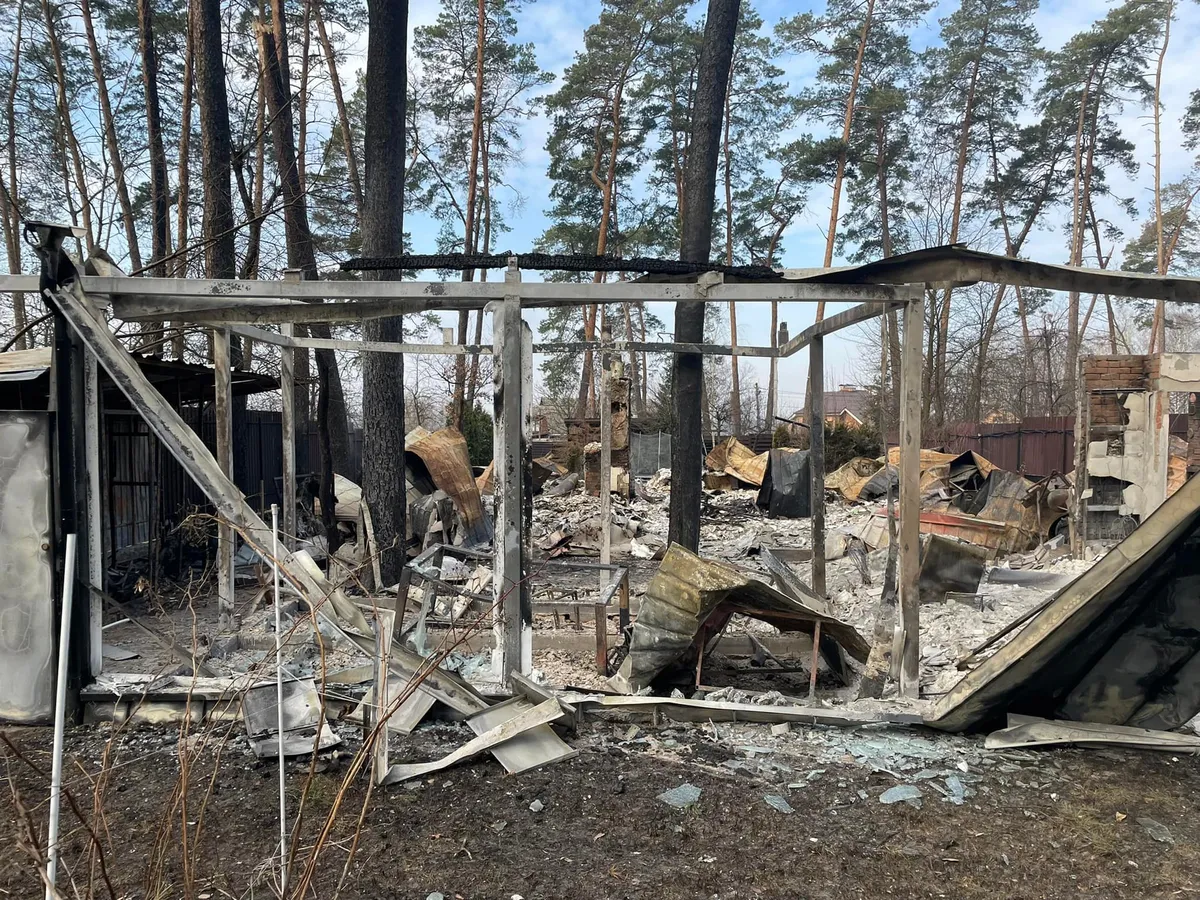Дом фронтмена «Друга Ріка», где он жил вместе с семьей, полностью уничтожен.