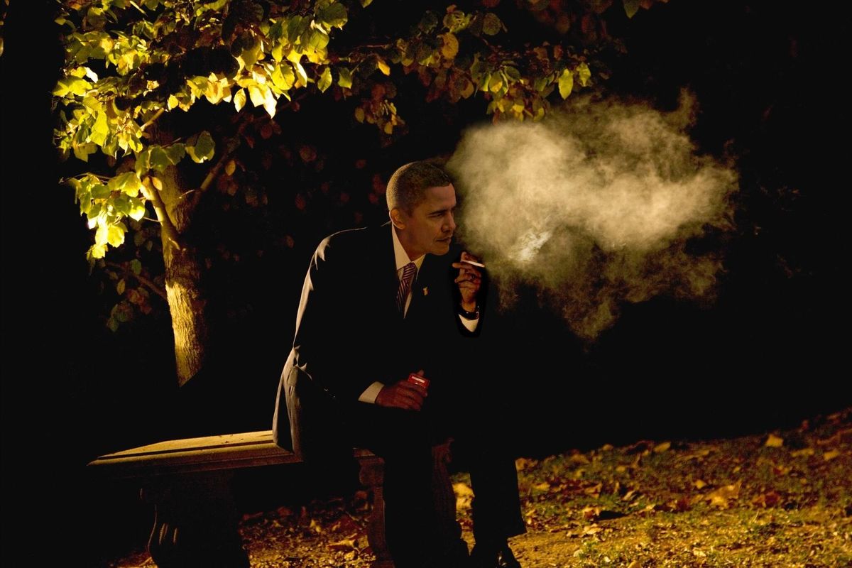 „Obama suitsetab“.