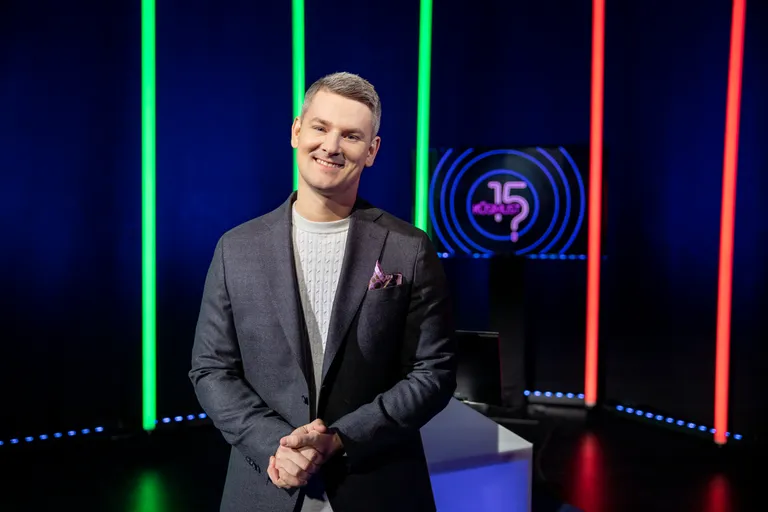 Kanal 2 strateegiline mälumäng «15 küsimust». Saatejuht Jüri Butšakov.