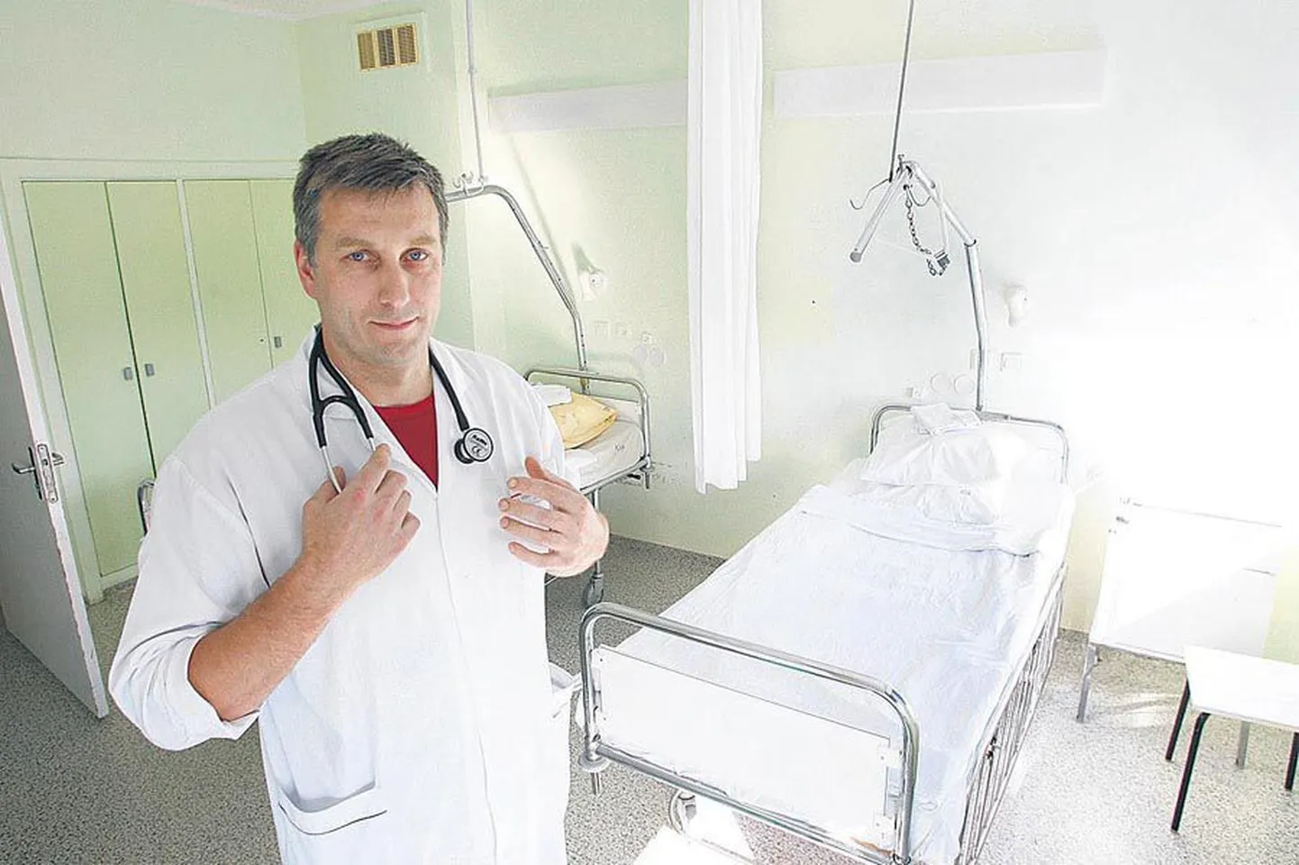 Viljandi arstide liidu vanema Tiidrek Koemetsa hinnangul oleks kõige halvem variant ravijuhtude arvu vähendamine, sest see lööks valusalt meditsiinitöötajaid ja laseks patsientidel pikalt ravi oodata.