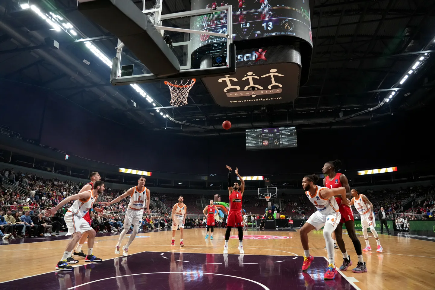 Eirokausa izslēgšanas turnīra ceturdaļfināla spēle basketbolā vīriešiem, kurā tiekas Ukrainas vienība “Prometey” un Grieķijas "Promitheas" Arēnā Rīga.