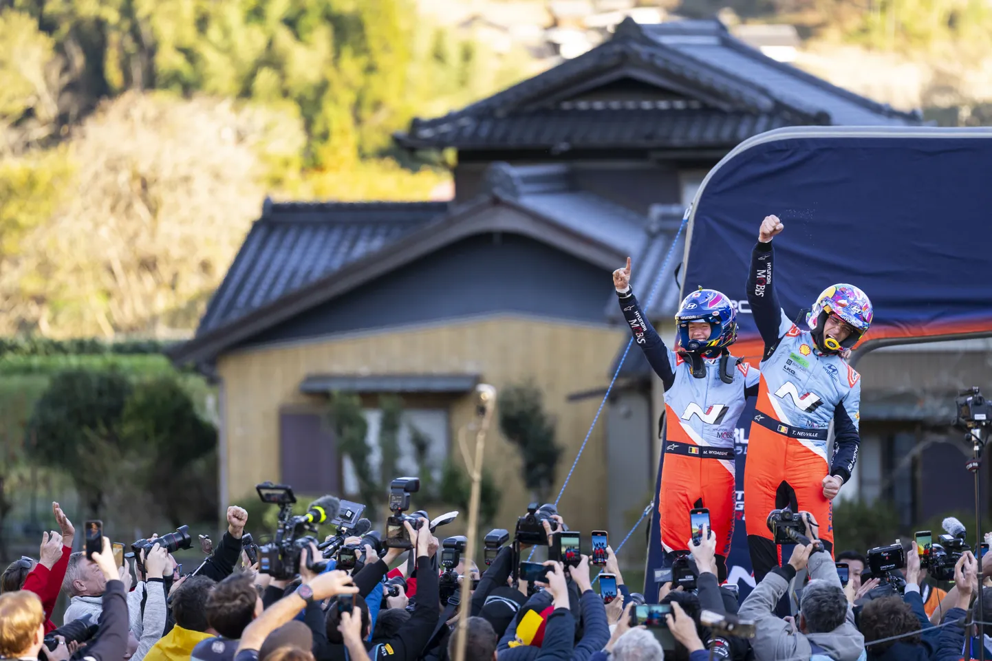 2024. aasta autoralli maailmameistrid Martijn Wydaeghe (vasakul) ja Thierry Neuville.