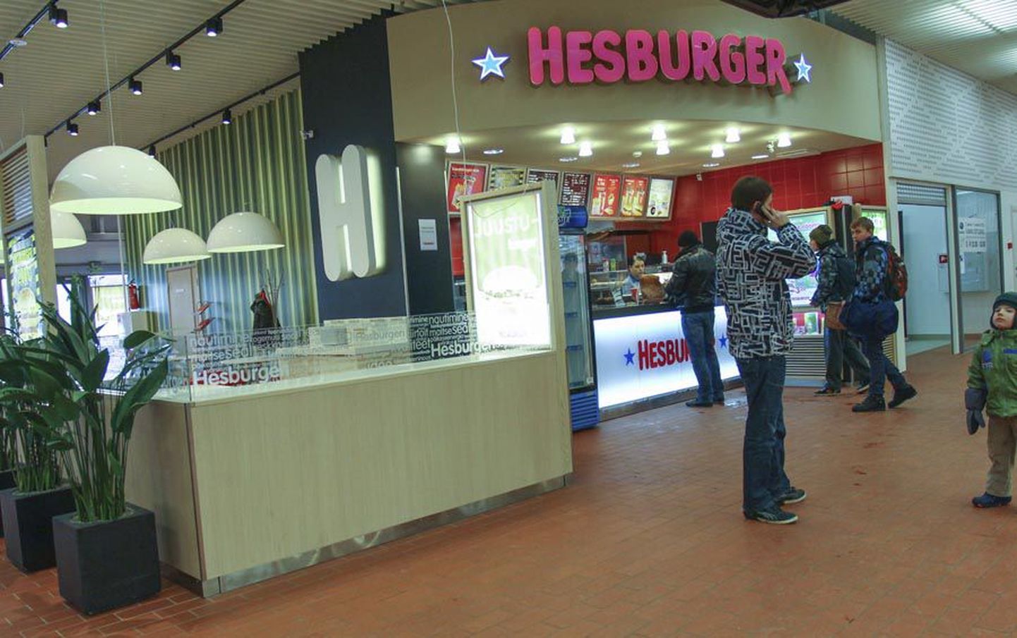 Uku keskuse avamisest alates on selle südames paikneva Hesburgeri restorani leti juures loogelnud järjekorrad.