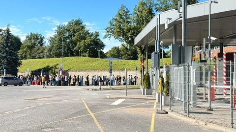 VAHEJUHTUMID PIIRIL ⟩ Ohtlik venelane saadeti koju, keelualal tabati kaks ujujat