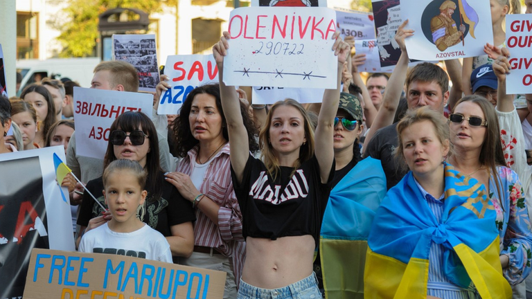 Акция протеста против убийства украинских военных в Еленовке