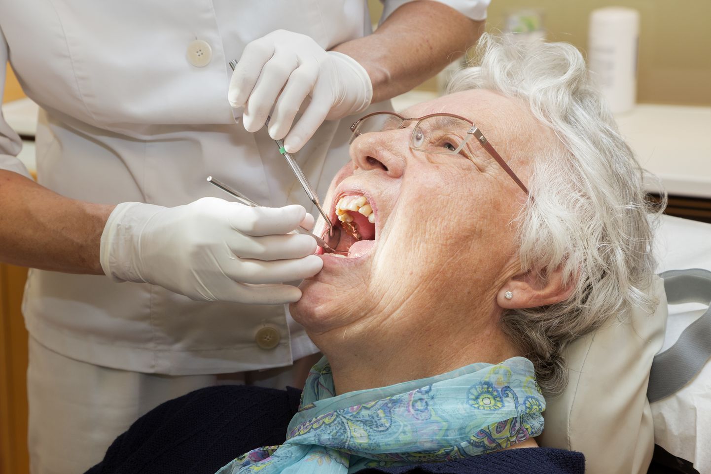 Vanemaealistel inimestel võib hammaste kaotus häirida igapäevategvusi.