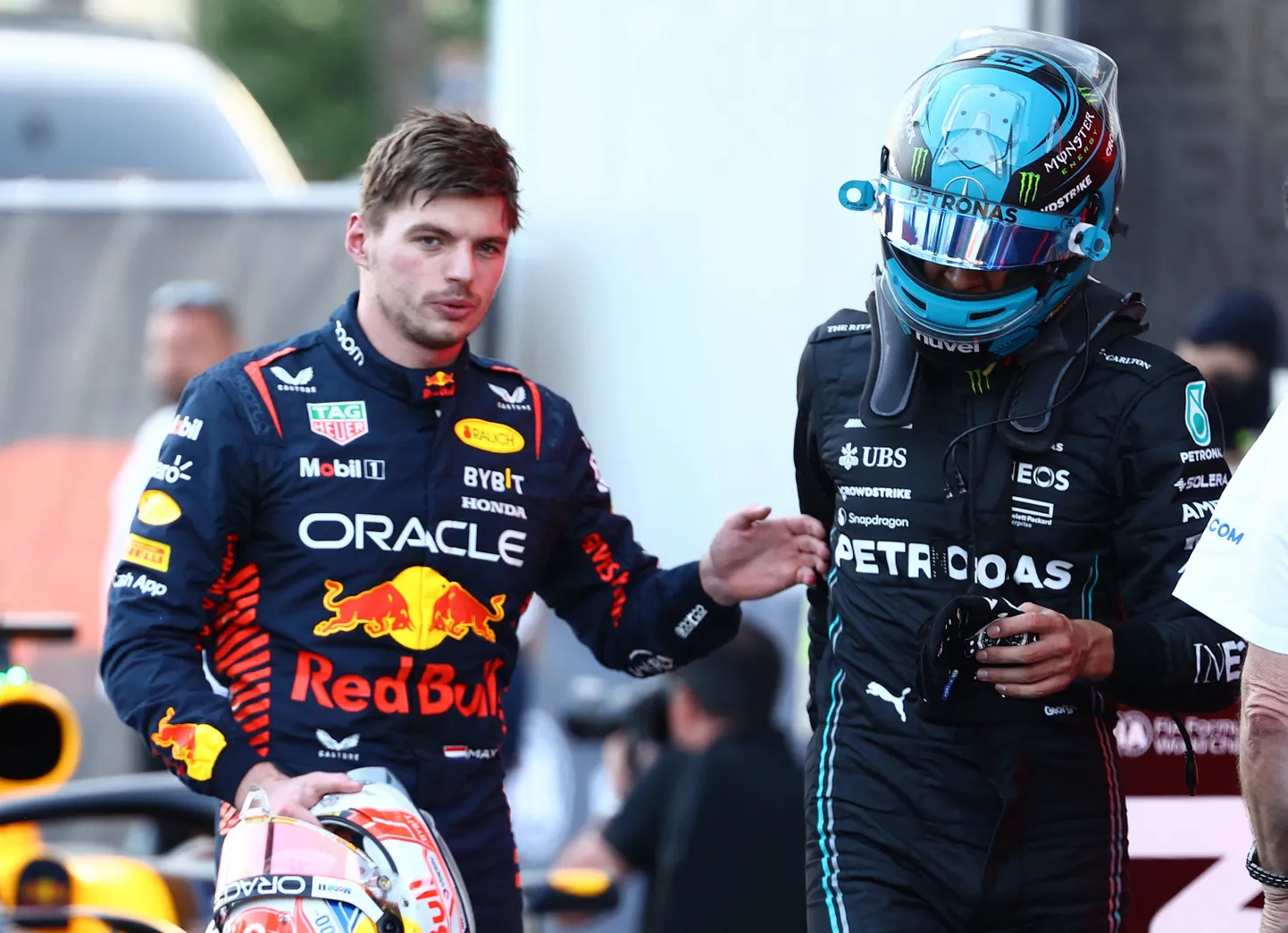 Max Verstappen ja George Russell.