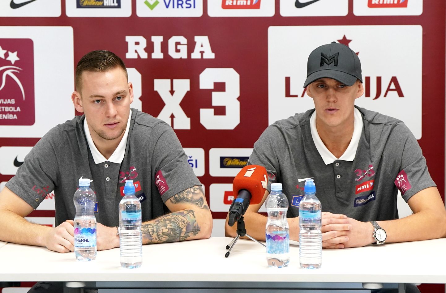 3x3 basketbola komandas "Rīga" spēlētāji Kārlis Lasmanis (no kreisās) un Nauris Miezis