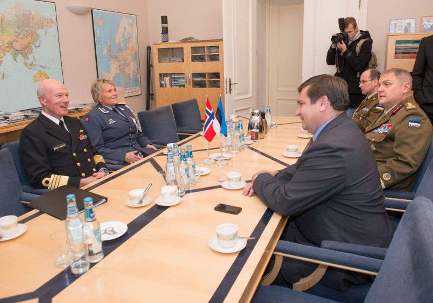 Riigikogu riigikaitsekomisjoni esimees Mati Raidma kohtumisel Norra kaitseväe juhataja admiral Haakon Bruun-Hansseniga