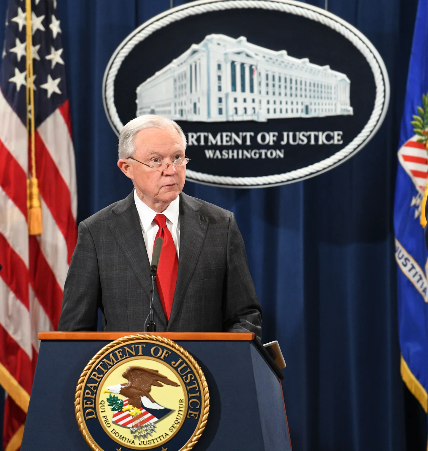 USA justiitsminister Jeff Sessions reedel justiitsministeeriumis pressikonverentsil.