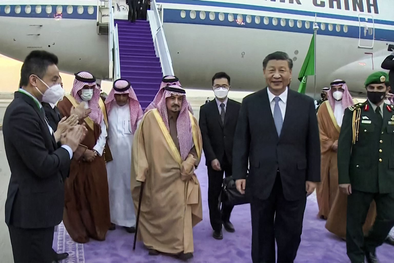 Hiina president Xi Jinpingi vastuvõtmine Saudi Araabia ametnike poolt.