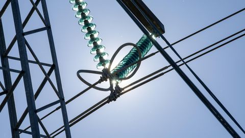 Maaomanik avastas üllatusega, et tema kinnistul käivad elektritööd: juhtus eksitus ning luba küsiti naabrilt