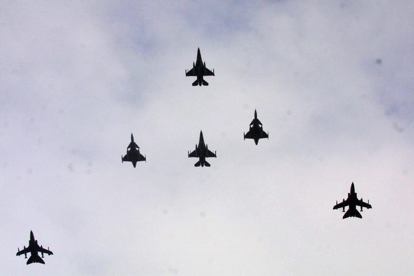 Hävituslennukid F-16, JAS-Gripen ja Tornado.