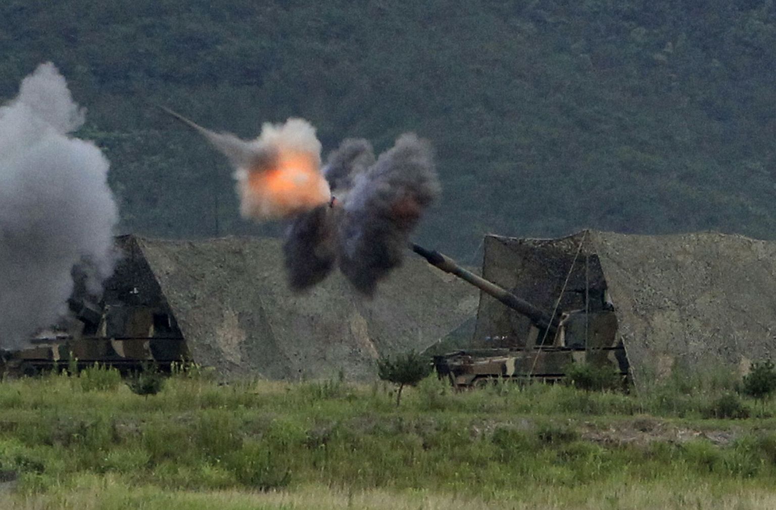 Lõuna-Korea liikursuurtükid K9 Thunder (Kõu).