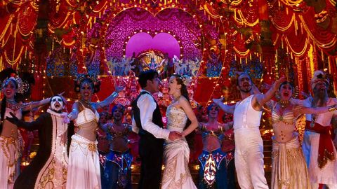 TARTUFFI FILM ⟩ «Moulin Rouge!» võib mõjuda paraja kommipoeplahvatusena