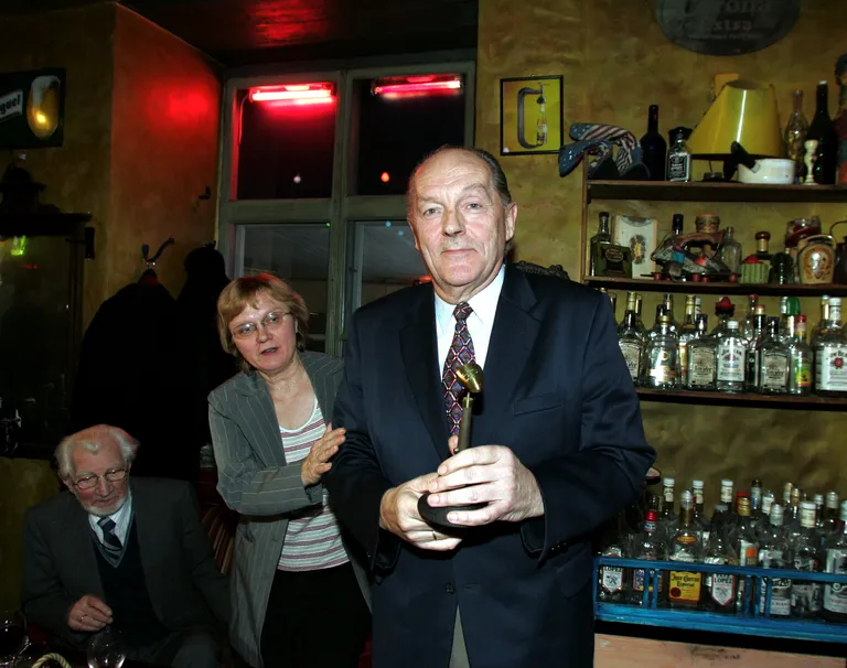 Erik Lillo 2010. aastal Kuldmikrofoni auhinnaga.
