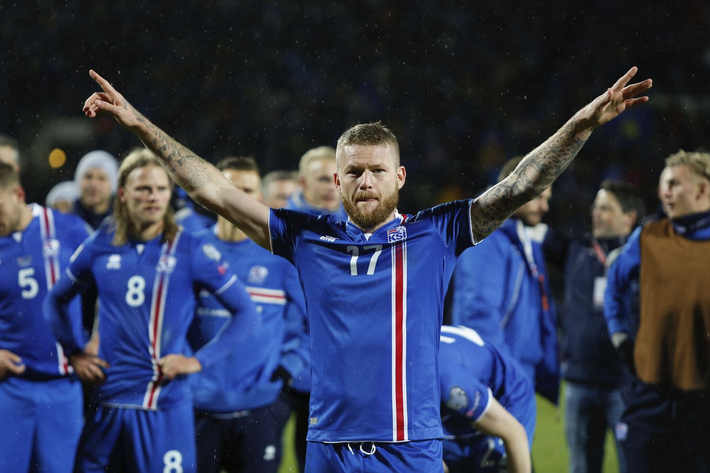 Kui tsiteerida Islandi meeskonna peatreenerit, on kapten Aron Gunnarsson üleeilsest samas seltskonnas Pele ja Diego Maradonaga.