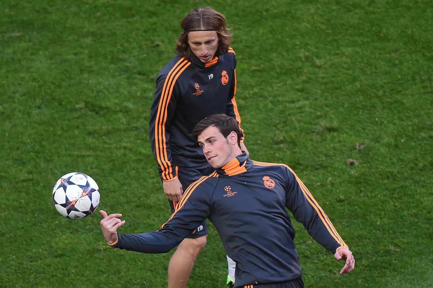 Gareth Bale (esiplaanil) ja Luka Modric