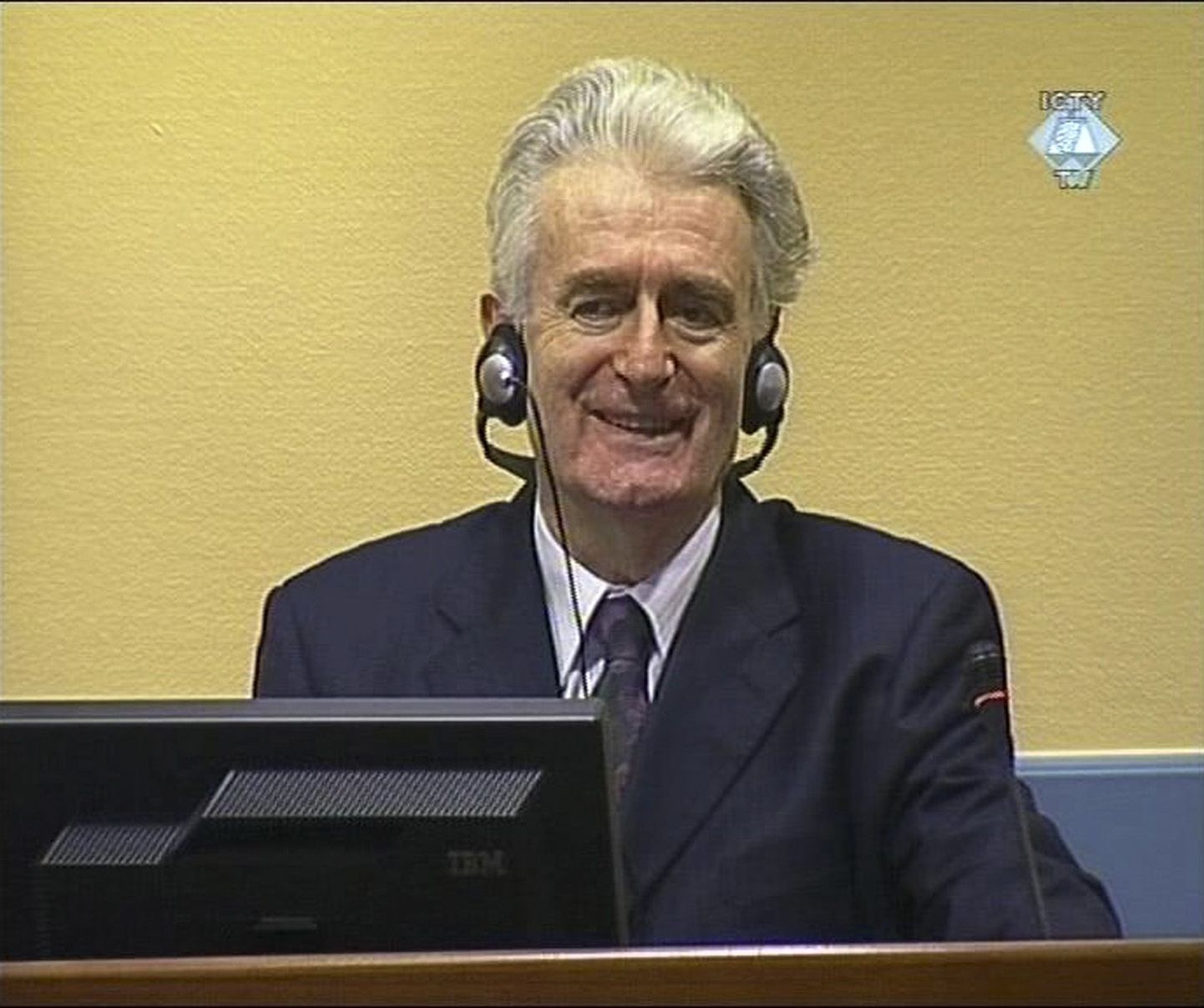 Radovan Karadžić eile ÜRO Haagi sõjakuritegude kohtus.