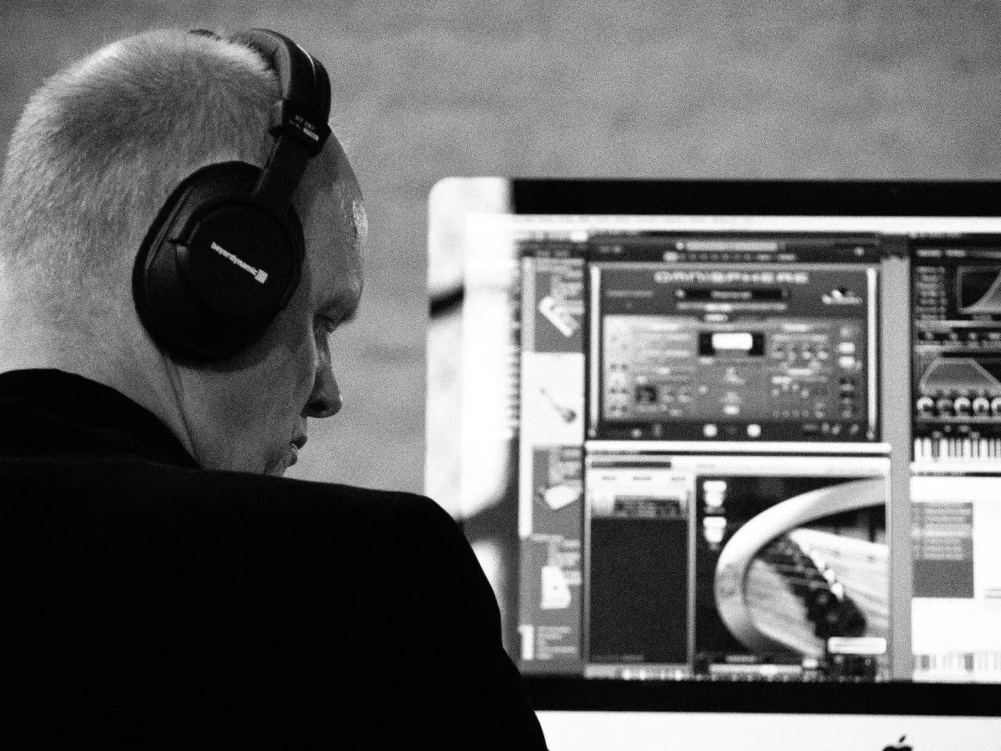 Sven Grünberg ei ole oma sõnul kunagi truudust vandunud analoogtehnikale, helide loomisel on ta sina peal ka Apple&#39;i arvuti ja moodsate muusikaprogrammidega.