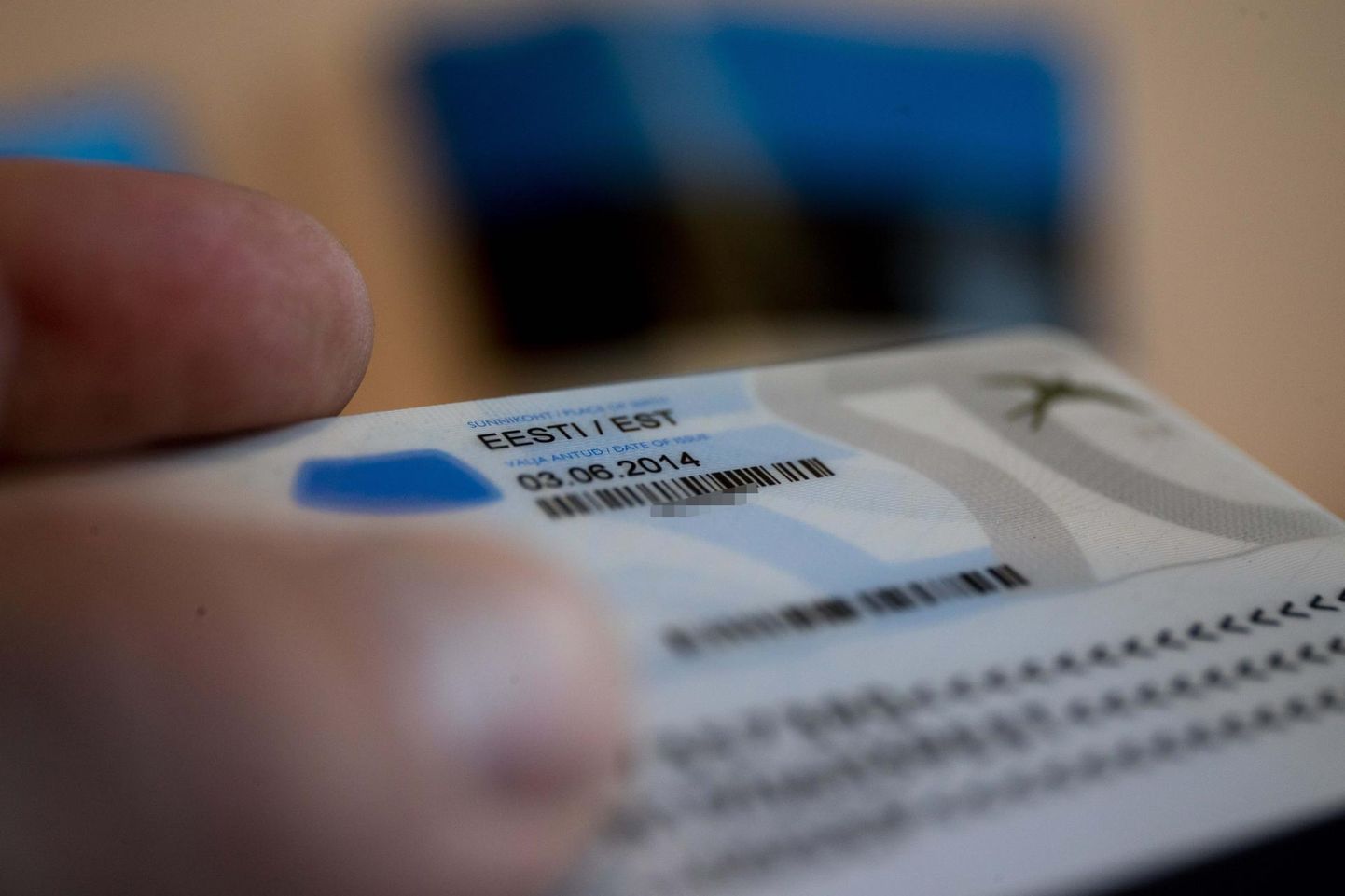 Eesti ID-kaarti tabas järjekordne tagasilöök. 15 000 kaarti, mis pidanuks olema kehtetud, kehtisid andmevahetuse vea tõttu e-teenustes edasi.