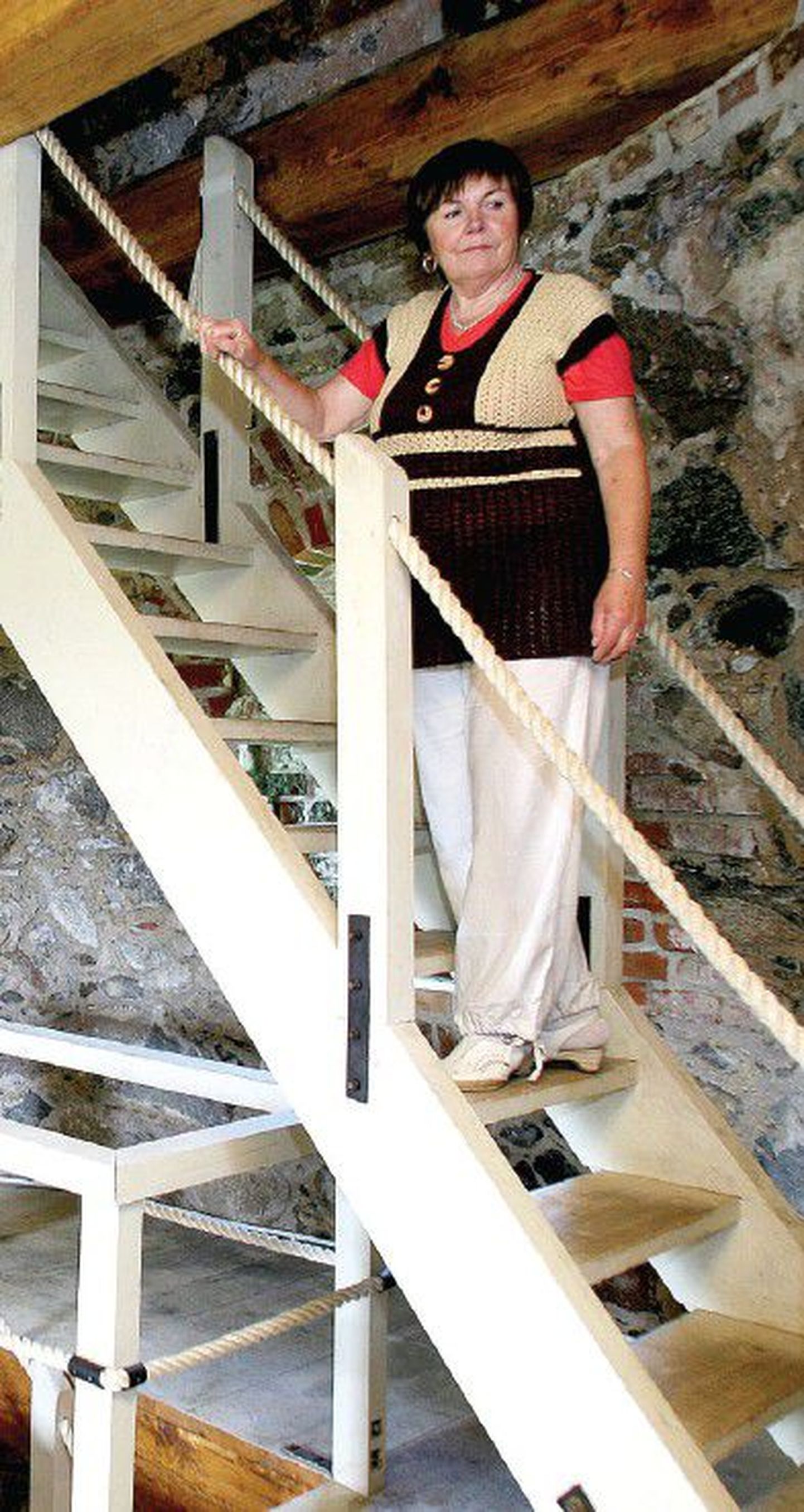Veski perenaine Evi Kuslap kinnitas, et järskudest treppidest on kõik nii üles kui alla saanud.