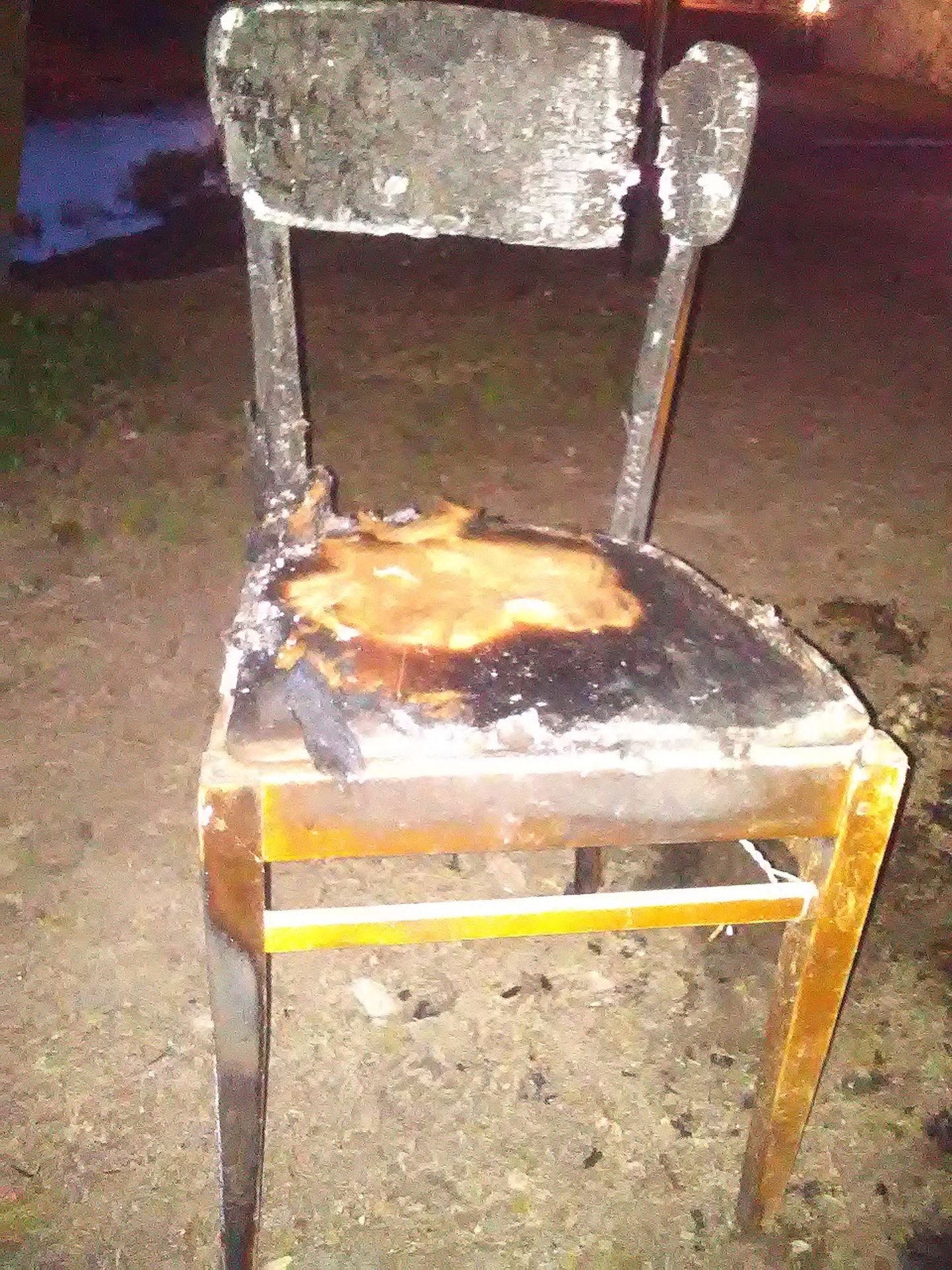 Põltsamaal põlenud tool.