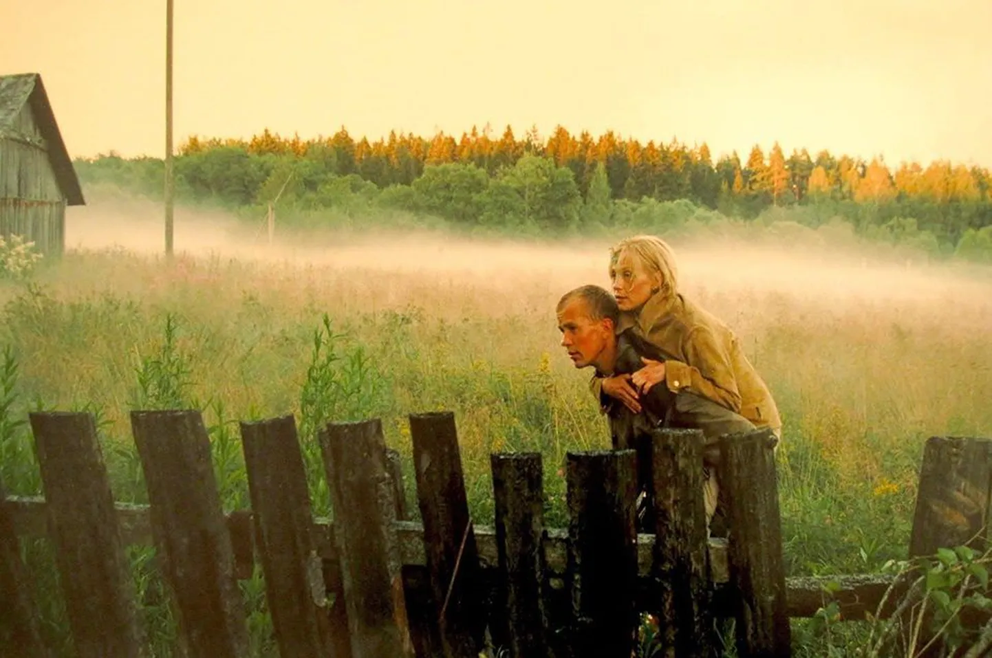 Jaan Tätte ja Piret Kalda filmis «Ristumine peateega».