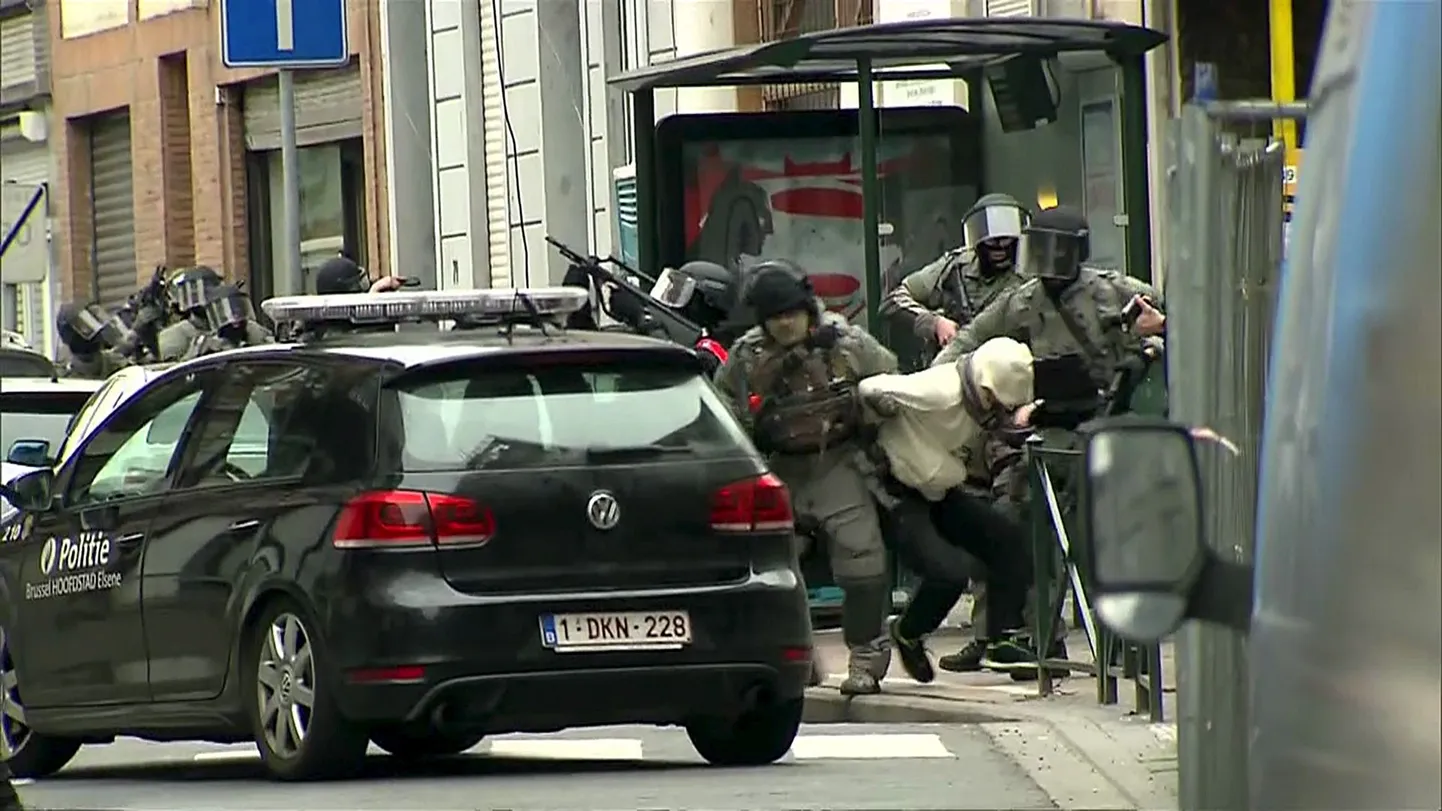 Üks Pariisi rünnakute peamisi kahtlusaluseid, Belgias sündinud Salah Abdeslam, vahistati Brüsselis möödunud reedel, 18. märtsil pärast politseiga toimunud tulevahetust.