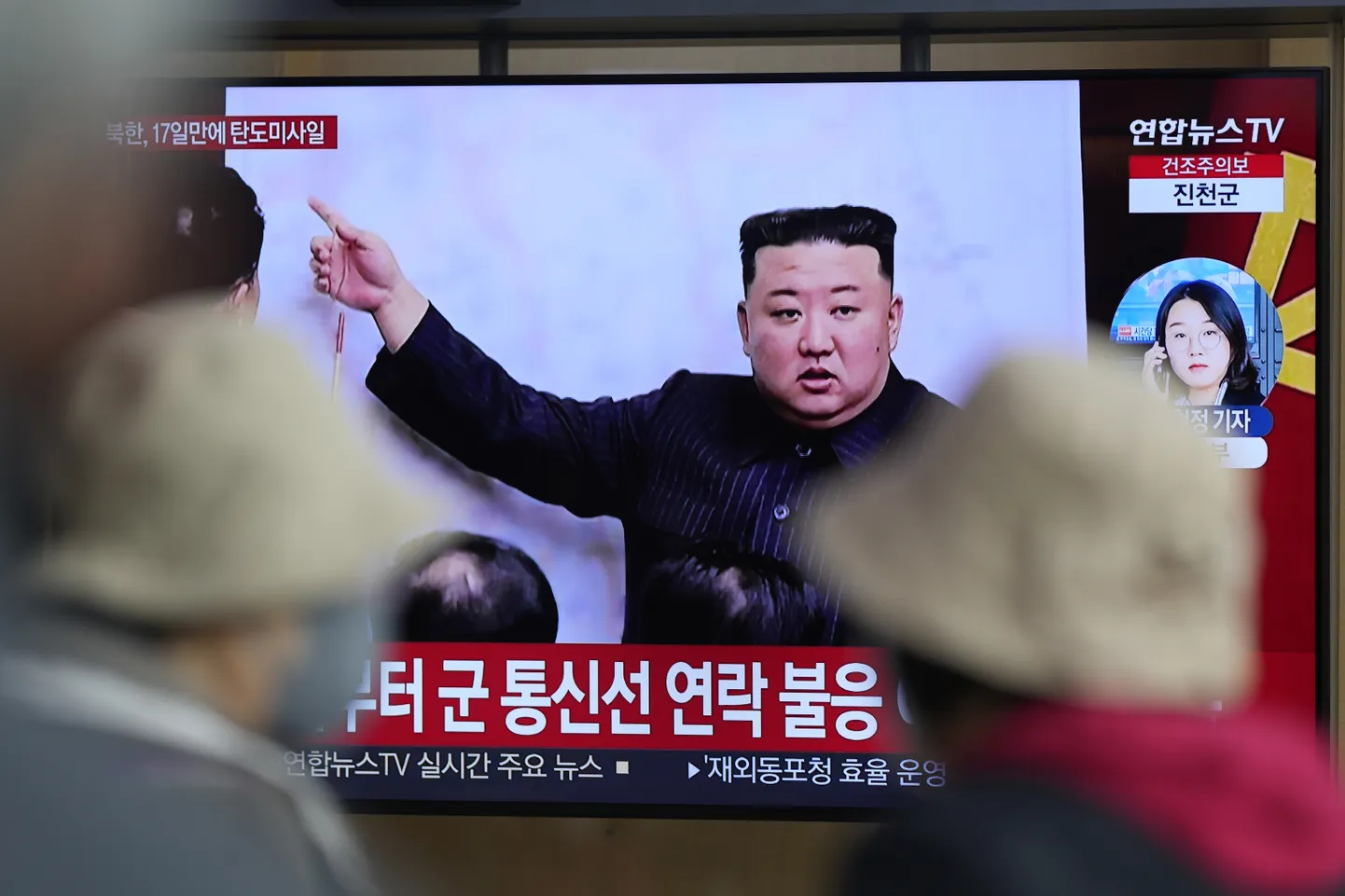 Kim Jong-un teleekraanidel Souli raudteejaamas.