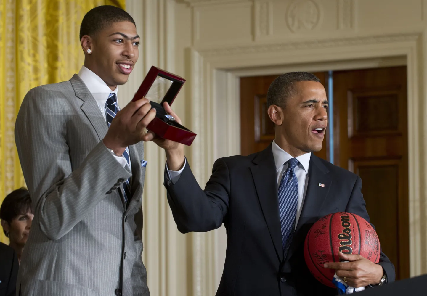Anthony Davis (vasakul) on suure tõenäosusega selle aasta drafti esimene valik.