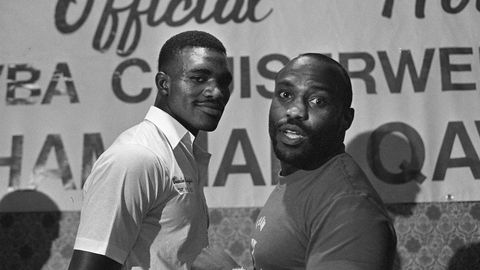 Umrl je boksarski šampion Dwight Muhammad Qawi