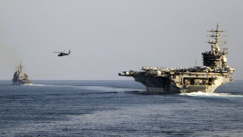 Получили по полной ⟩ Вертолеты США уничтожили катера боевиков в Красном море
