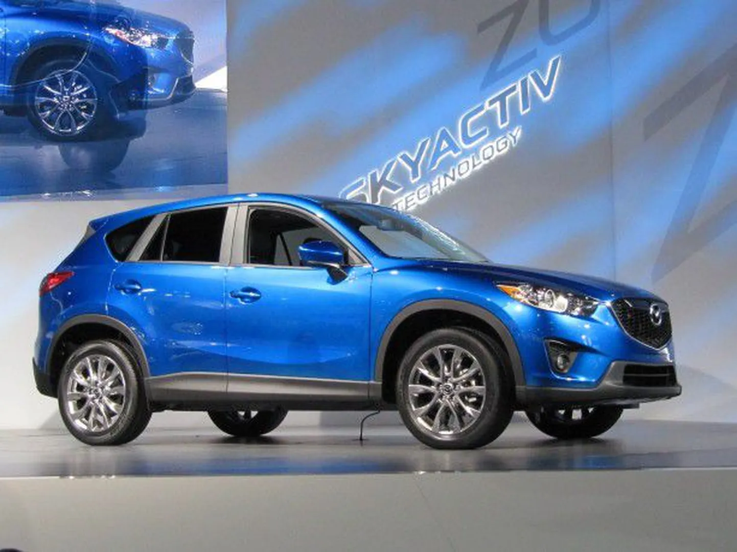 2011. aasta Los Angelese autonäituse üks tõmbenumbreid Mazda CX-5.