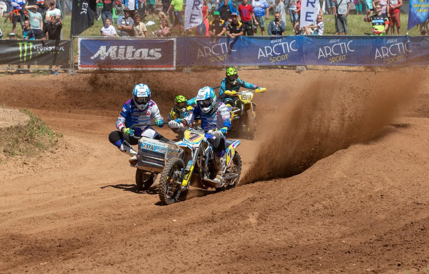 Karksi-Nuia motosportlane Kert Varik võttis koos lätlasest korvimehe Lauris Daidersiga maailmameistrivõistluste Hollandi etapilt seitsmenda koha punktid. Foto on tehtud juunis Ainja krossirajal.