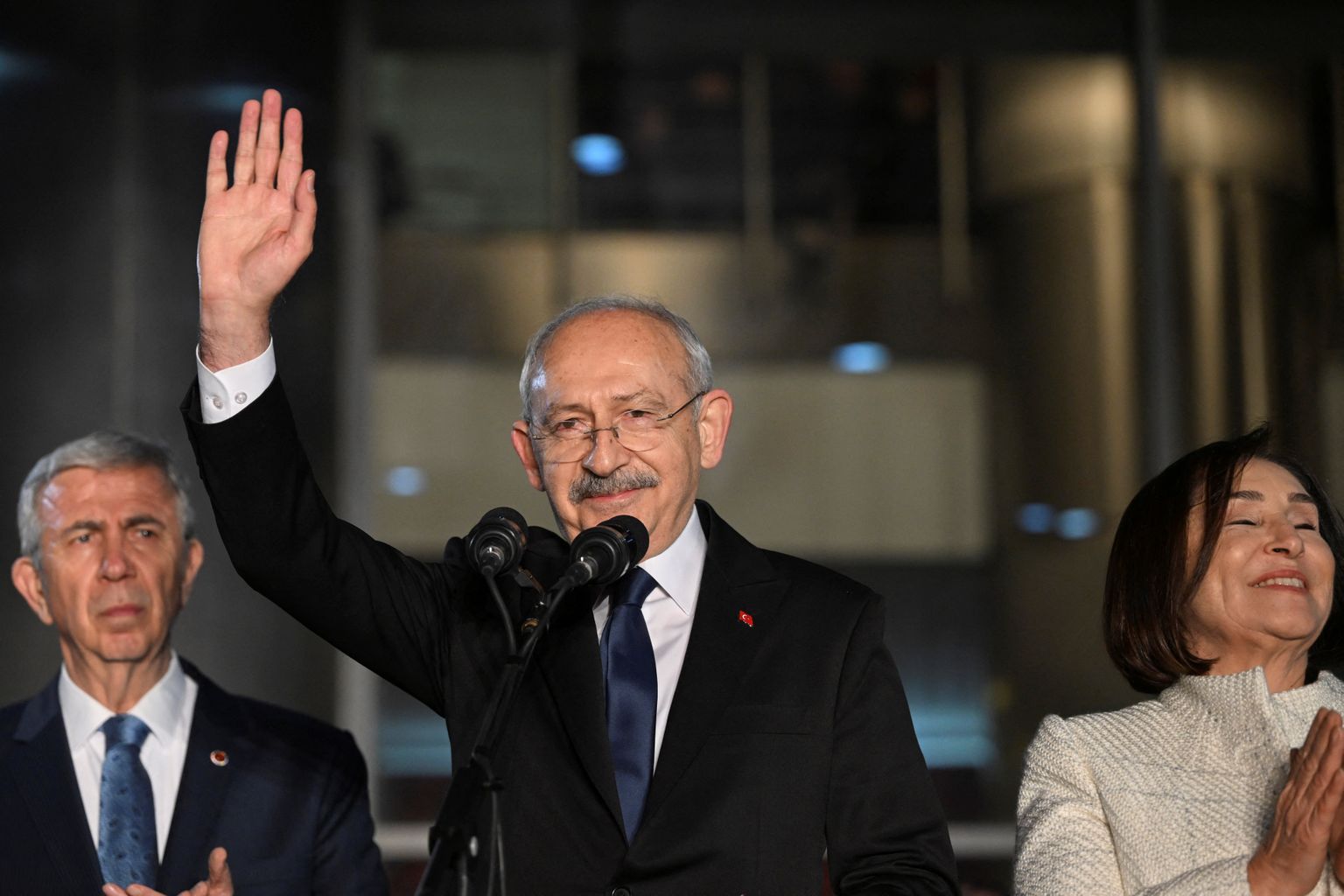 Kemal Kılıçdaroğlu tervitamas oma toetajaid partei peakorteris,