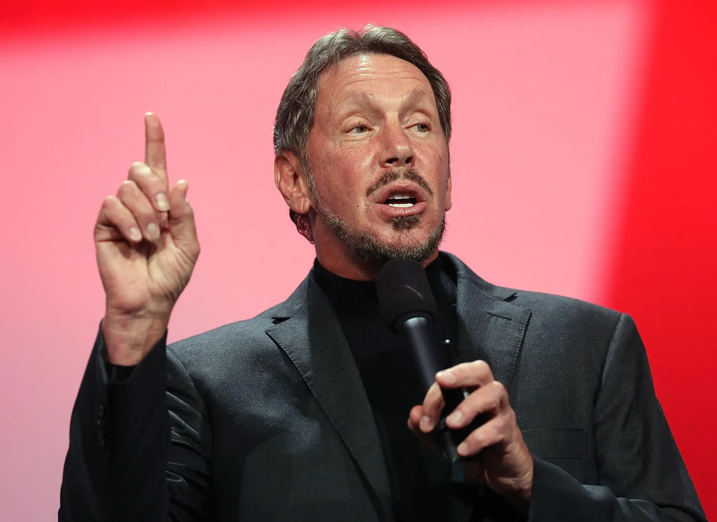 Larry Ellison Oracle’i seminaril esinemas.