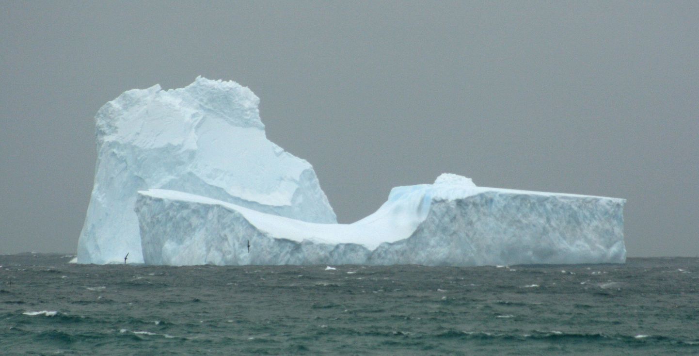 17. novembril tehtud foto hiiglaslikust jäämäest, mis liikus Austraaliale kuuluva Macquarie saare suunas.