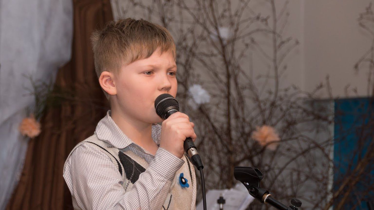 Ülejõe kooli lauluvõistluse väikese ööbiku grand prix’ pälvis Ranek Vridolin.