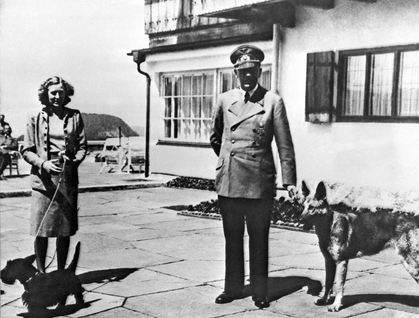 Eva Brauna un Ādolfs Hitlers. 