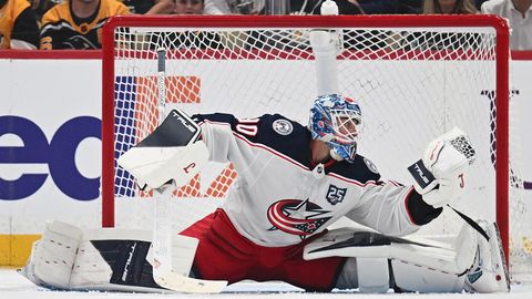 Savā sezonas pirmajā spēlē Merzļikins atvaira 48 metienus "Blue Jackets" uzvarā