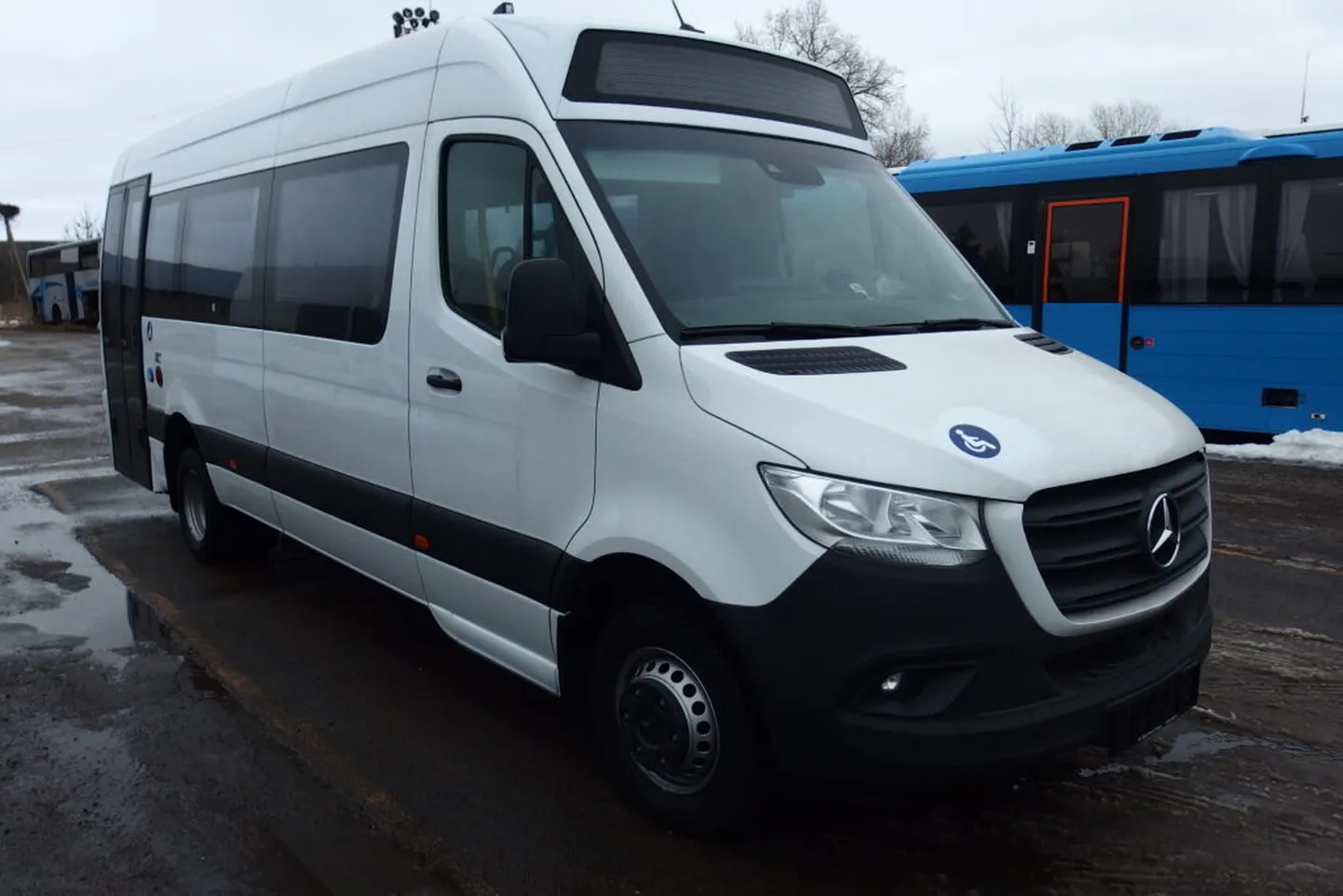 Mercedes-Benz Sprinter.