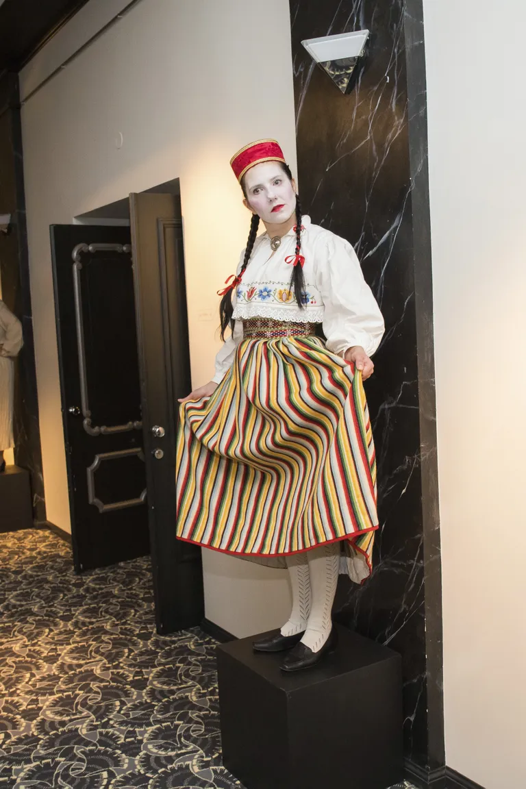 Näitetrupi KaRakTer liikmed pakkusid teatraalseid vahepalu.