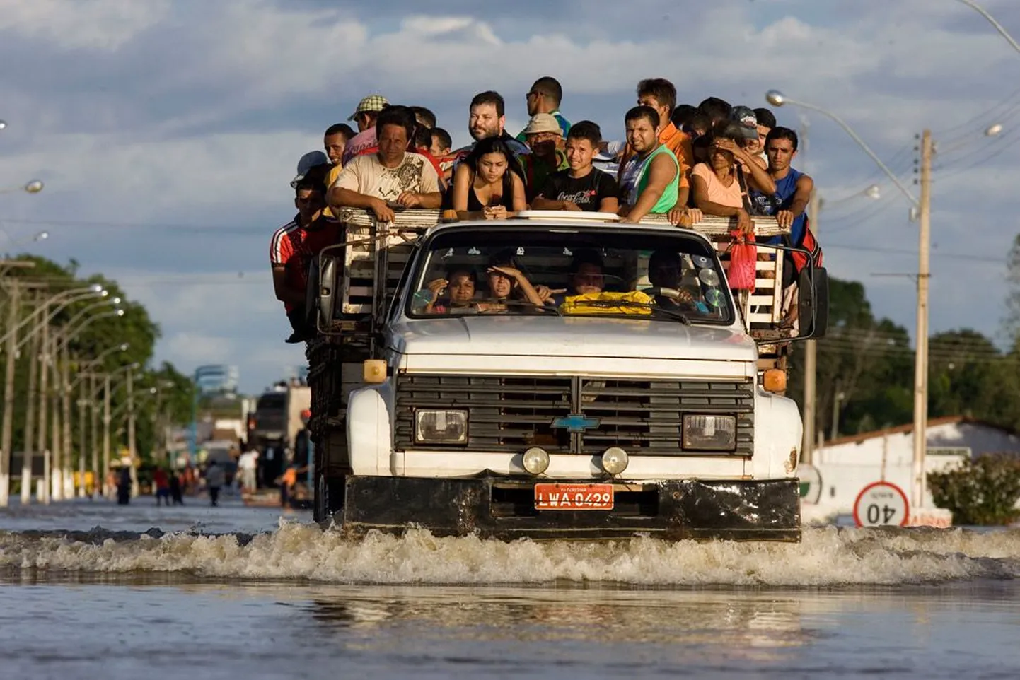 Brasiilia põhjaosas on viimase kuu jooksul üleujutustes hukkunud 45 inimest, võimude teatel on peavarjuta jäänud 378 000 inimest.
