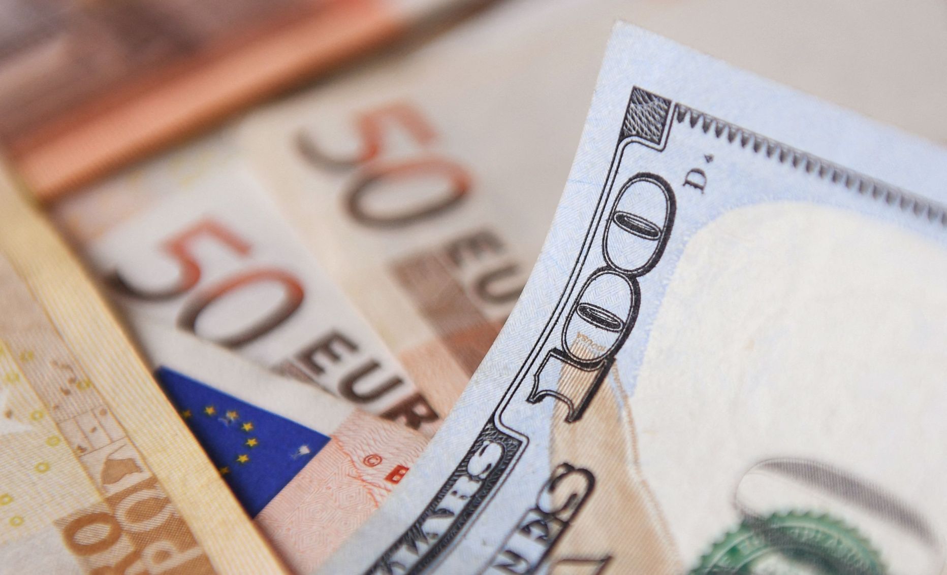 Eiro un ASV dolāri. Ilustratīvs attēls