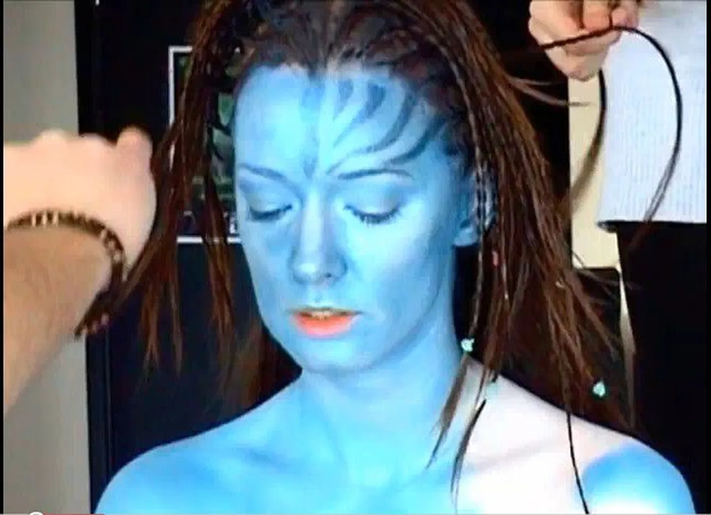 Ines värviti siniseks.
