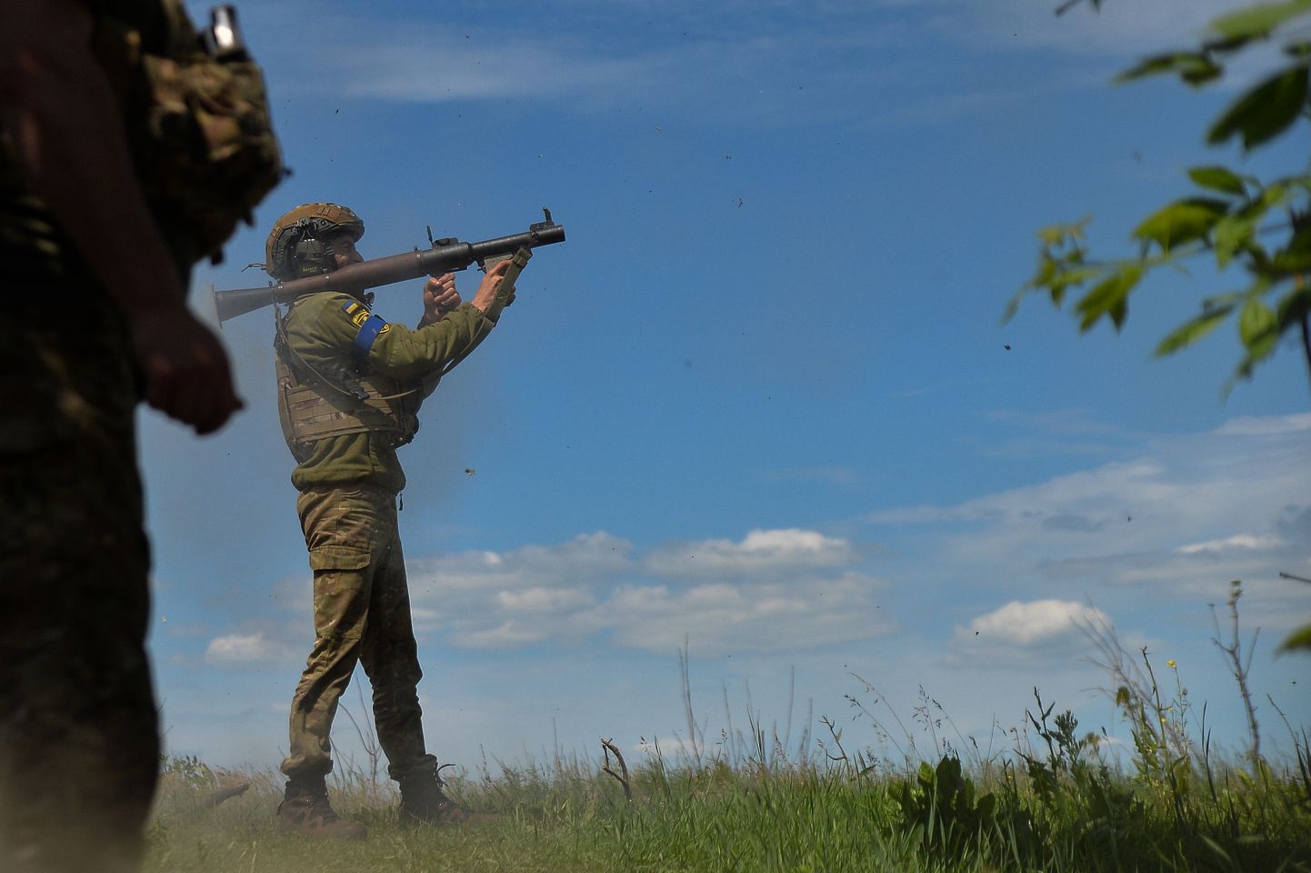 Ukraina sõdur tulistab RPG-st mõnesaja meetri kaugusel asuvate Venemaa liinide pihta. Pilt on illustreeriv.