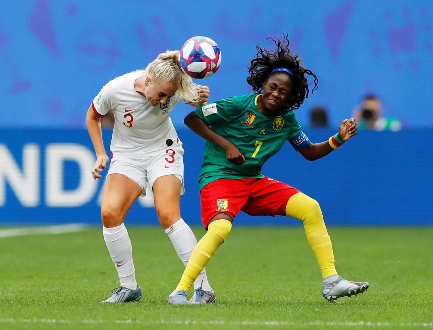 Alex Greenwood Kameruni vastu aktsioonis.