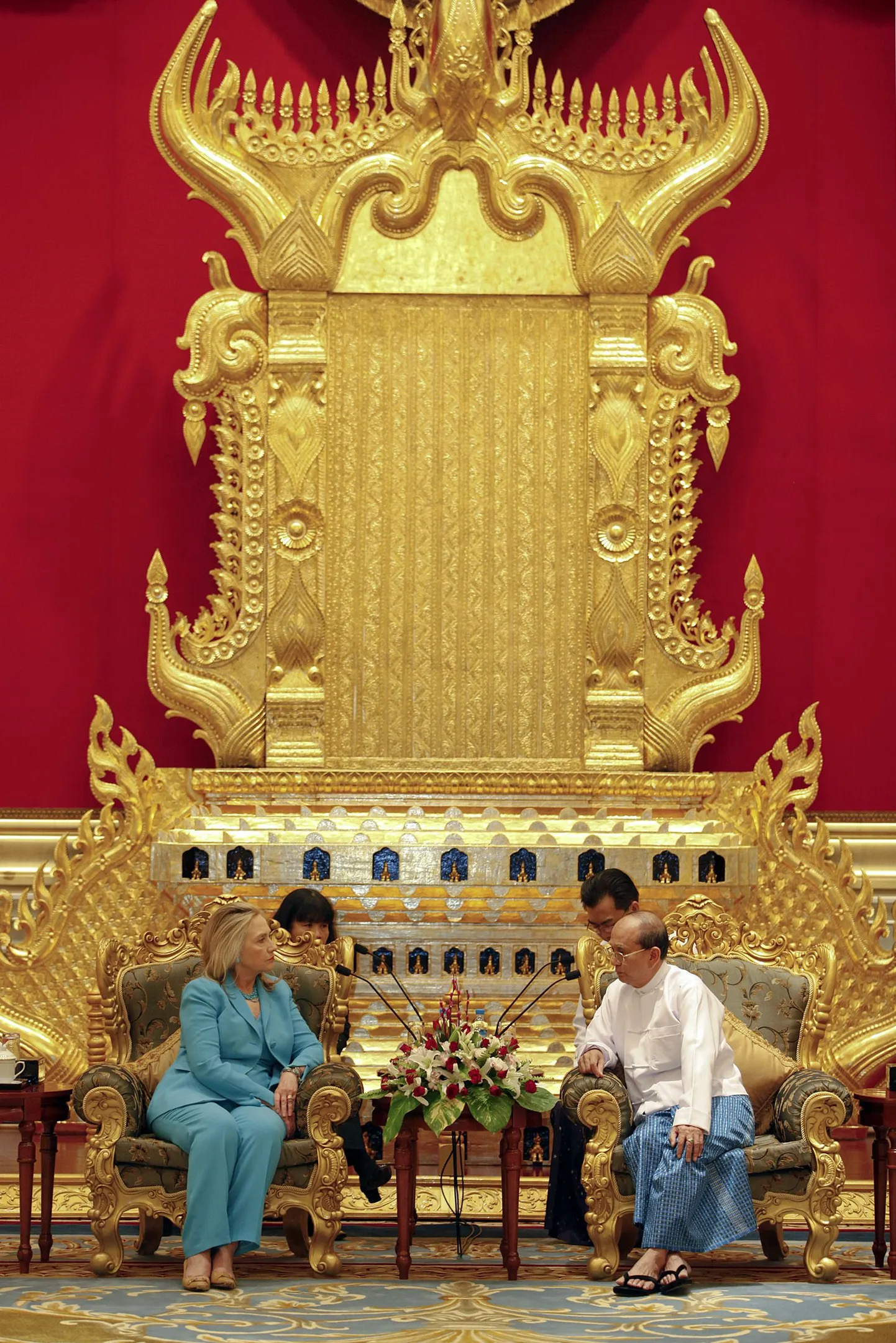 USA välisminister Hillary Clinton eile Birma presidendi Thein Seiniga eilsel kohtumisel presidendipalees.